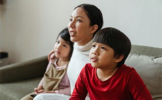 破产女孩剧情介绍（破产女孩第一季在线观看）